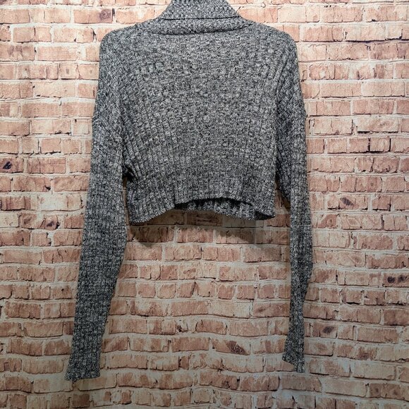 Forever 21 Sweater Cropped Turtleneck Long Sleeve Black/White Size Medium - Picture 8 of 11